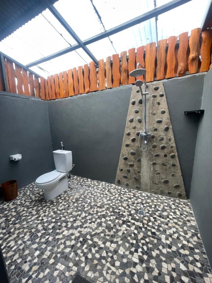 Supersuck Hotel Maluk Buitenkant foto